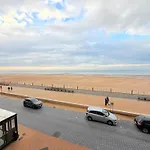 Bel Air - Beachside One-bedroom In T142 * Oostende